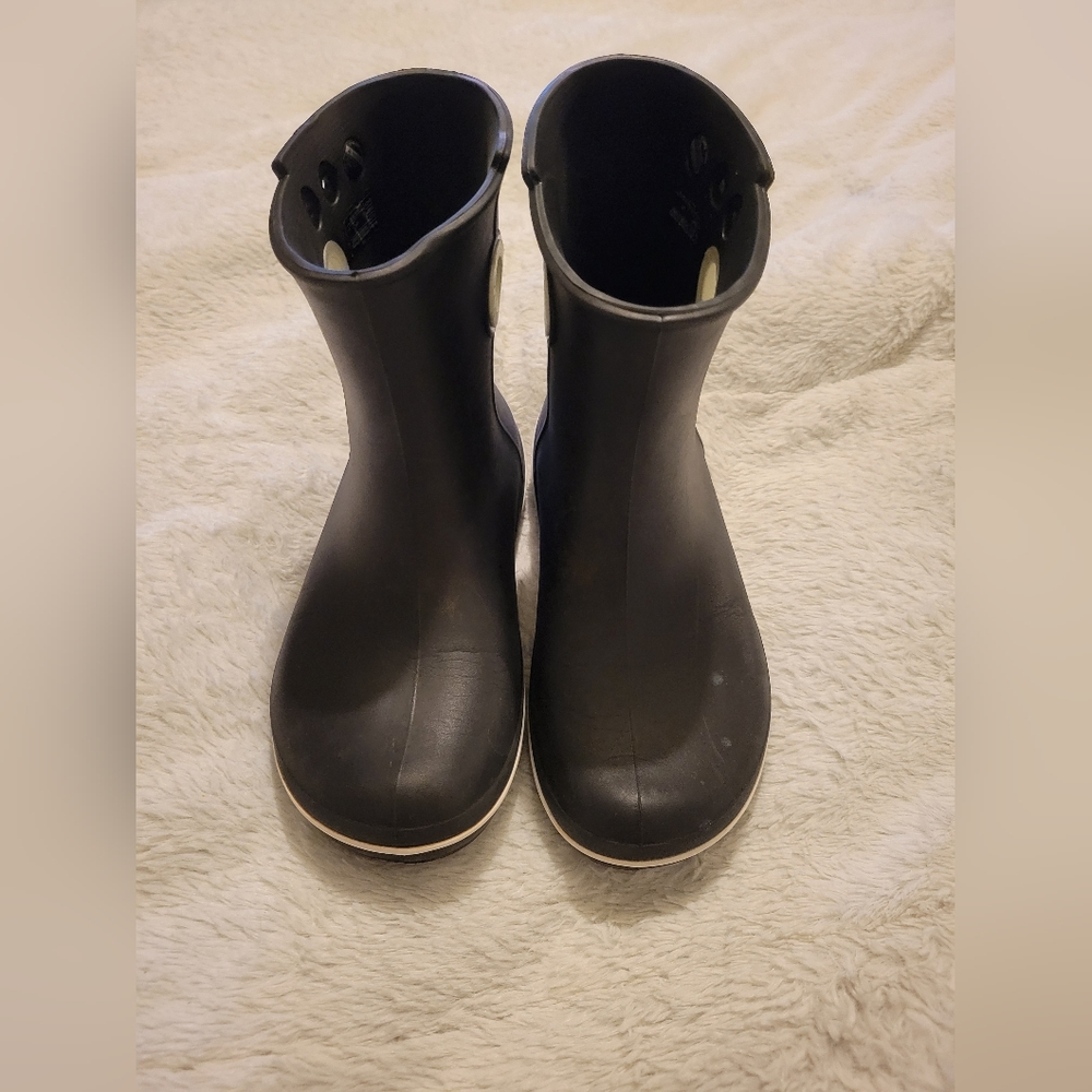 Women's black boot crocs
